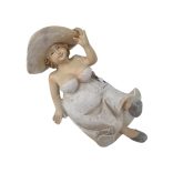 Hölgy figura poly fekvő 11cm 2 féle