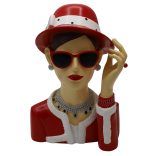 Női arc piros kalapos 17x26cm